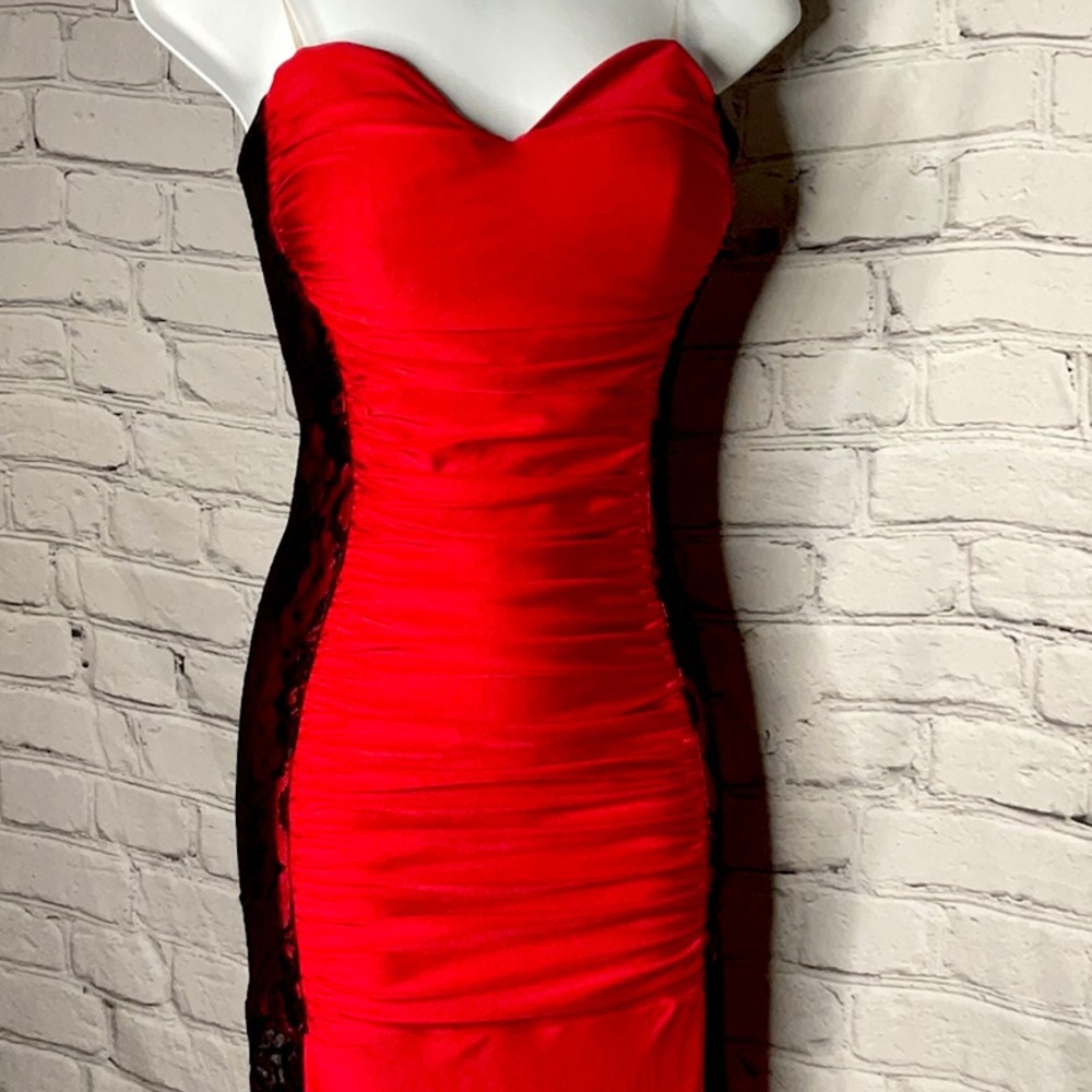 Elegant Strapless Red /Black Lace Evening Gown By ATRIA Sz Small